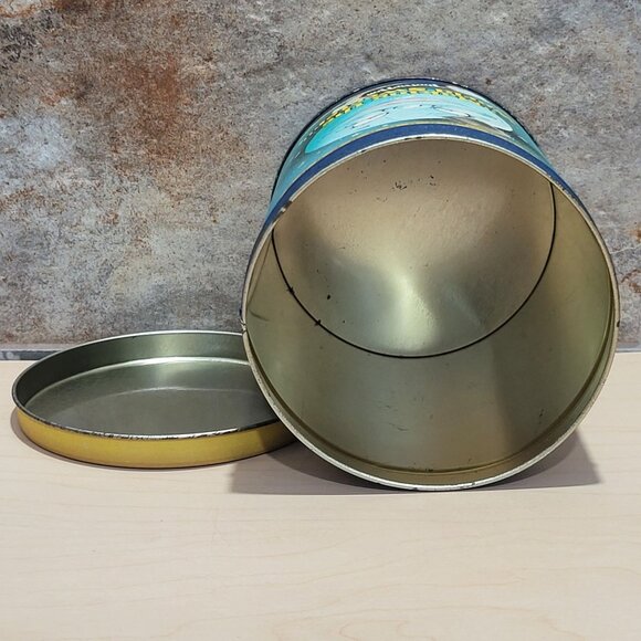 Vintage Tootsie Roll Collectible Tin Smiling Moon Face Making The World Sweeter - Picture 6 of 9